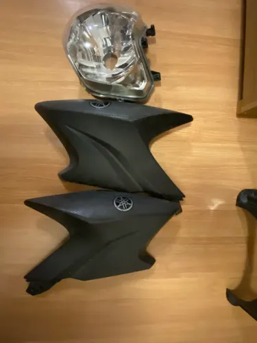 abas laterais da factor 150 e bloco de farol. 