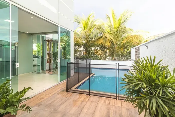 LINDA CASA À VENDA NO CONDOMÍNIO OÁSIS