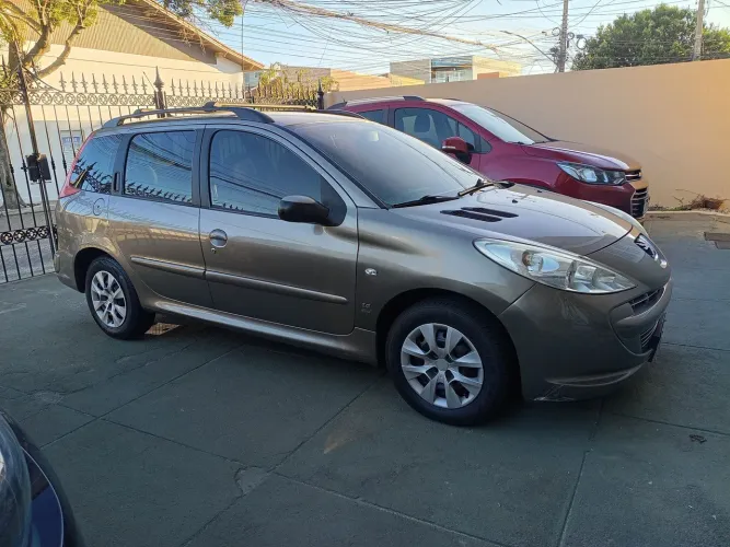 Peugeot 207 SW XR 1.4 Flex 8V 5P 2012