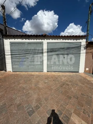 Casa Térrea com 3 Dormitórios à Venda em Vila Virgínia