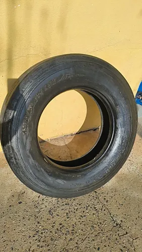 Par de pneus