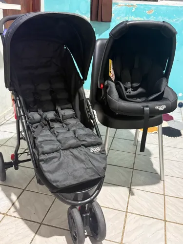 Kit (carrinho + bebê conforto)