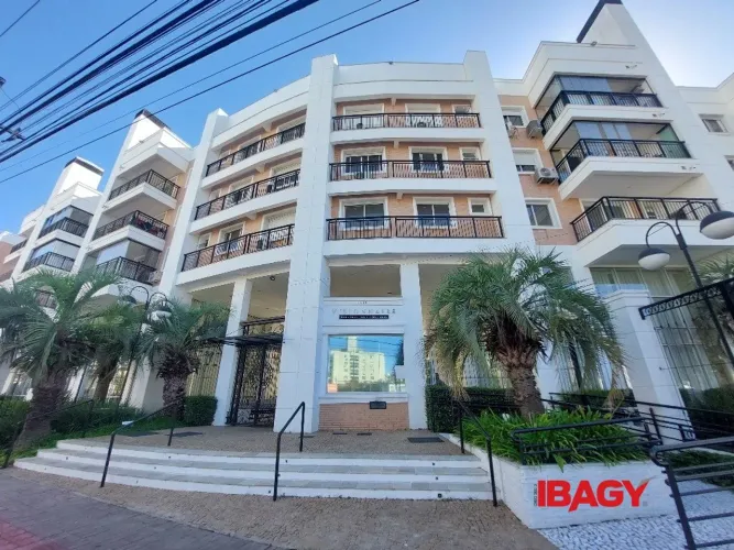 Excelente Apartamento 3 dormitório(s) em Abraão - Florianópolis