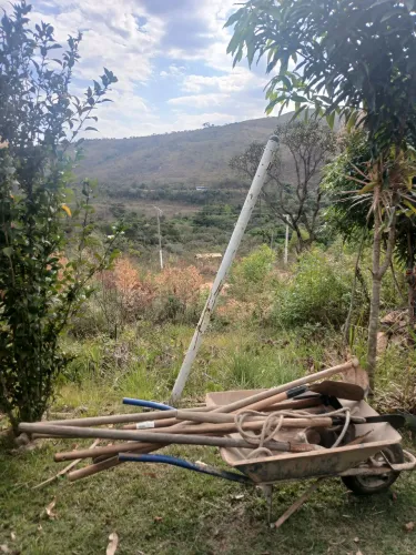 Vendo Chacara de 4200m no Rancho Queiroga em Caete. Zap *
