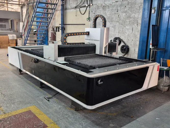 Maquina de corte laser Bodor 1500w, com compressor 16 bar