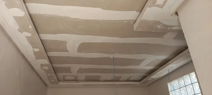 Gesseiro e pintor profissional 
