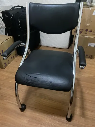Vendo cadeira com rodízio menos de 6 meses de uso