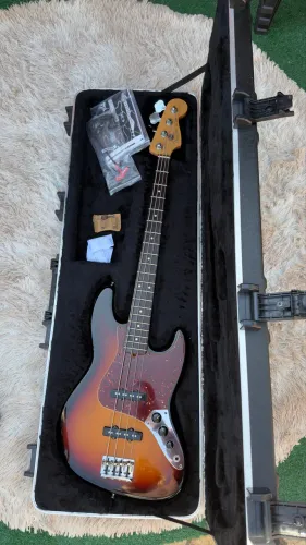 Fender Jazz Bass American Standard 2011 USA - 4 Cordas - Sunburst
