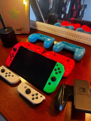 Nintendo Switch OLED (Bloqueado) + Acessórios