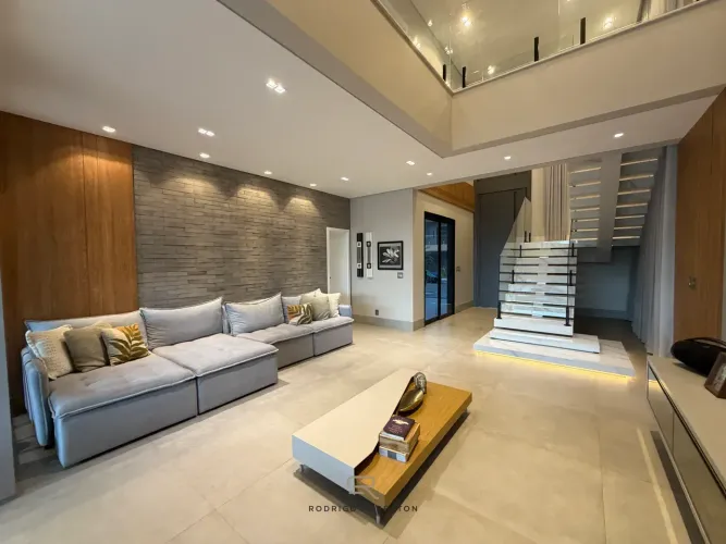 Sobrado de Esquina, com 300m², Decorado e mobiliado, por R$ 3.6Mi