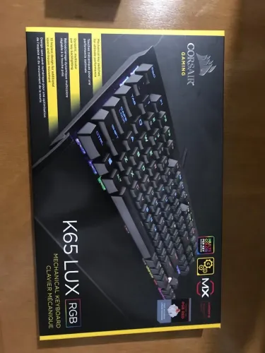 Teclado Mecânico Corsair k65 Lux RGB