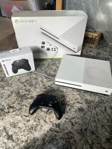 ? zXbox One S 1TB+ Controle Nova Geração | Impecável!