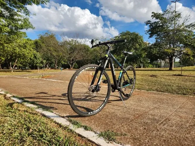Vendo bicicleta Caloi Explorer 20 aro 29 em ótimo estado.