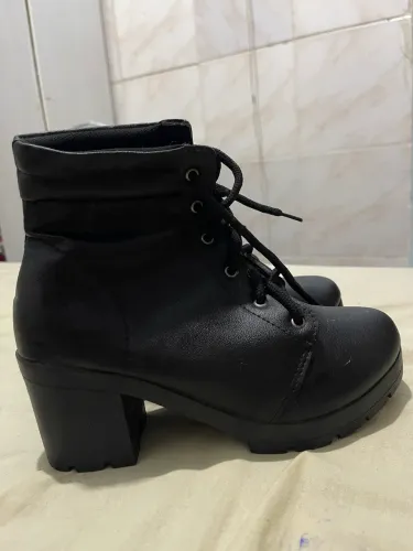 Bota coturno Amorelle salto médio cano baixo! Nova.  Retirada clima bom ou 99