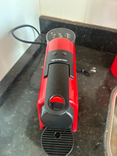 Cafeteira Essenza Mini Vermelha 110V - Usada