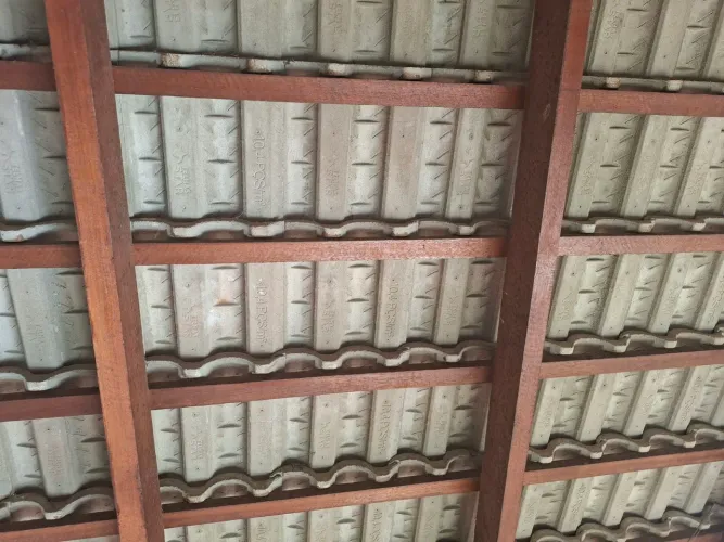 "Lote 294 Telhas de Concreto Star (Usadas) - 10,4 pç/m²".