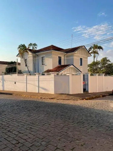 Casa clássica à venda no Centro de Mococa - SP, não perca essa oportunidade !
