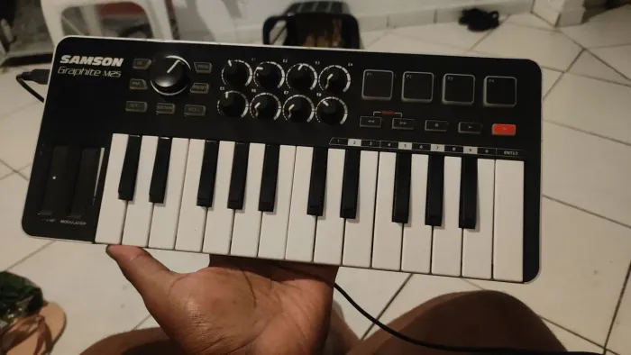 Teclado controlador Midi Samson graphite M25
