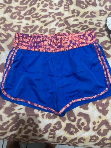 Short academia (M)