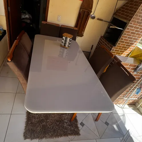 Mesa de jantar com 6 cadeiras