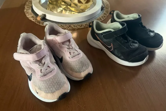 Vendo tênis Nike original infantil tamanho 25 cada um bem conservado