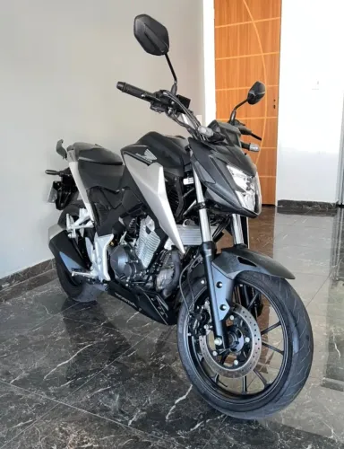 Honda CB 300 Twister 2026 com 1331 km