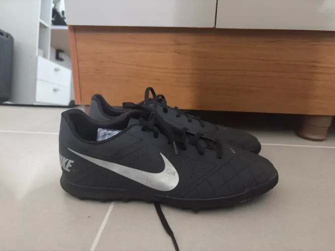 Chuteira society Nike beco 2