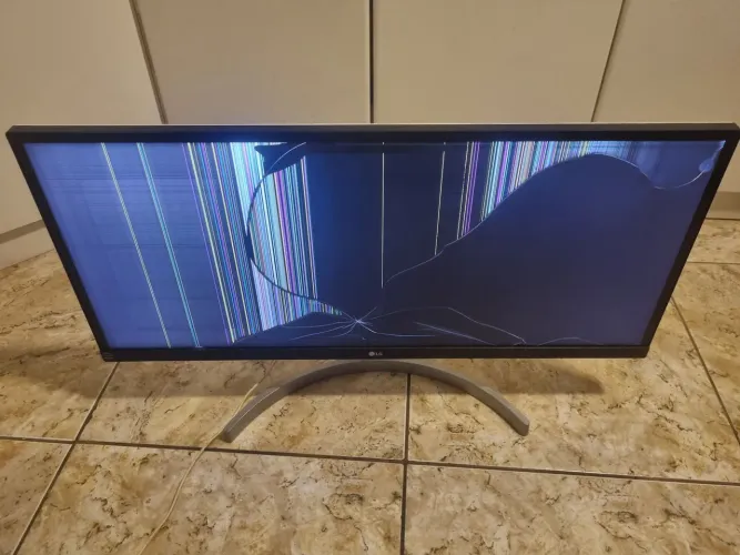 Monitor LG Ultrawide 29" com defeito