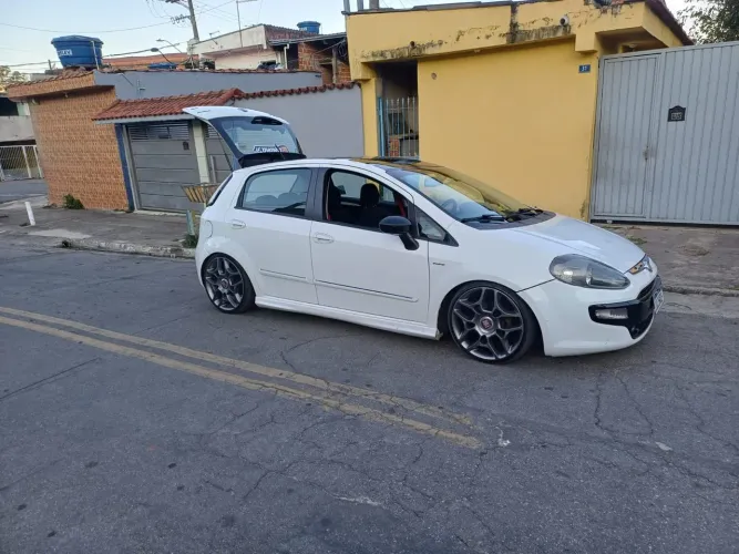 Fiat Punto Sporting 1.8 Flex 8v/16v 5P 2014