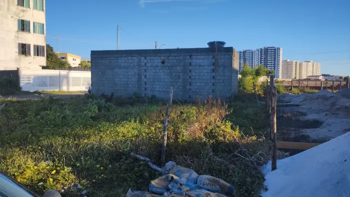 Terreno de esquina no bairro Farolândia