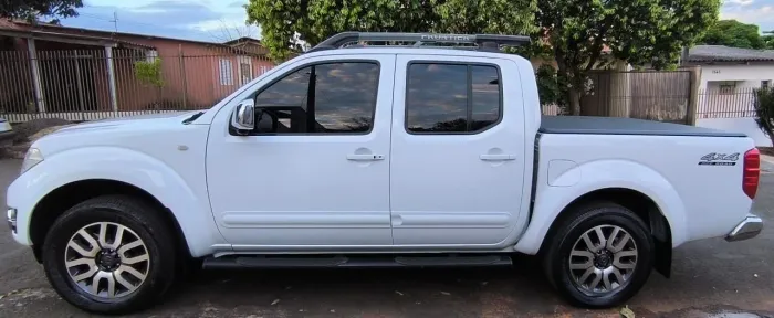 Nissan Frontier SL CD 4X4 2.5tb Diesel AUT 2014