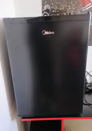 Frigobar Midea 67 Litros