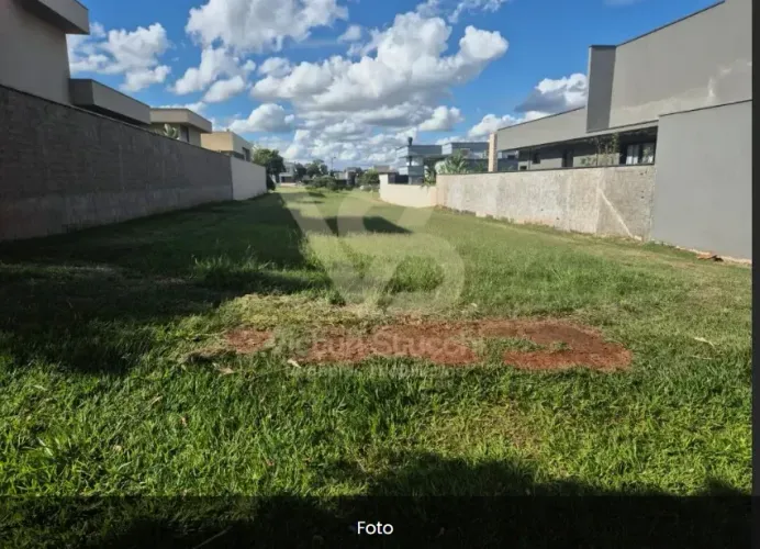 Terreno à Venda no condomínio Quinta das Laranjeiras, em Araraquara !