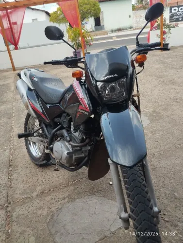 Vendo essa motocicleta 