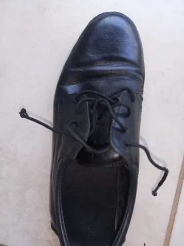 Sapato de couro usado