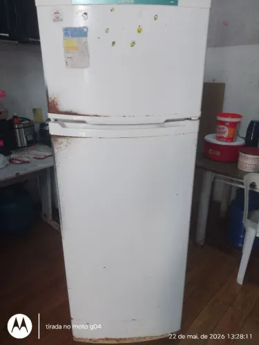 Geladeira usada com defeito