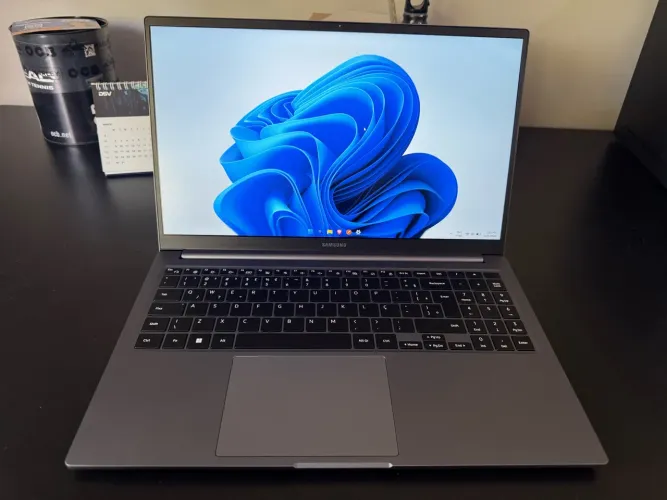 Samsung Galaxy Book4 i5 16GB 512GB SSD - Estado de Novo
