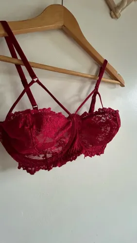 Novo Strappy Demillus 44 vinho/bordo