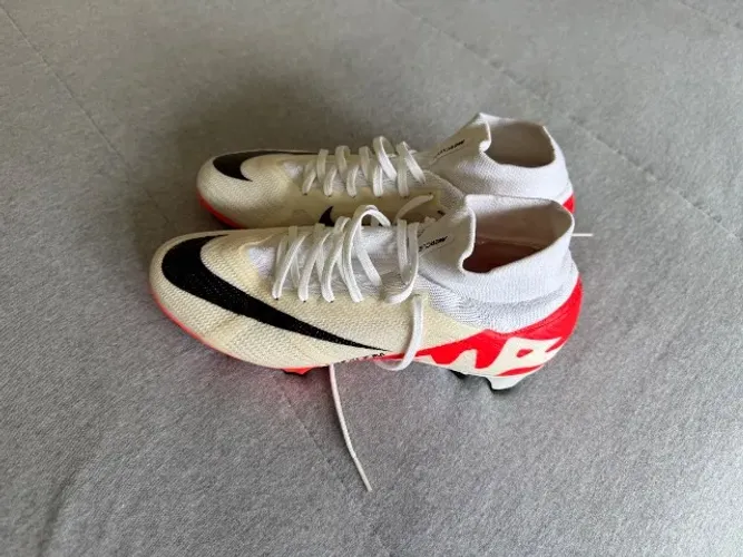 Chuteira Nike - Mercurial 