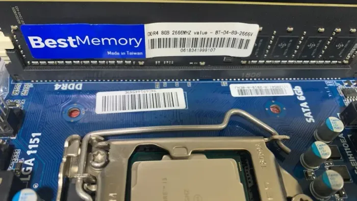 Kit Intel 7ª Ger I3 7100 + H110m + 8gb Ddr4 + Cooler