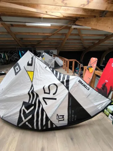 Kit Kitesurf Core XR6 15m LW + Barra Core Sensor 3 - Estado Impecável
