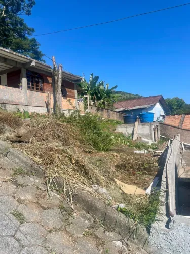 Vendo terreno na costeira do pirajubaé 