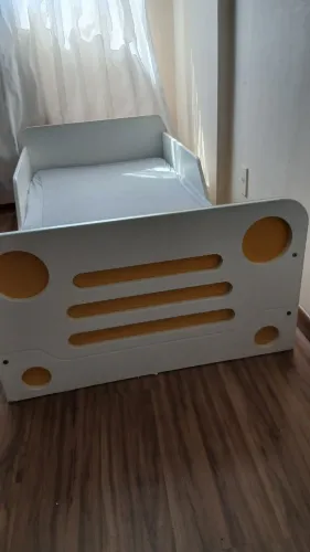 Mini cama infantil  carrinho 