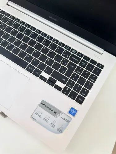 Samsung book E20