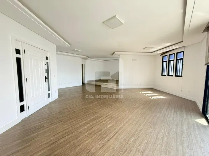 Apartamento de 4 dormitórios na Beira-Mar Norte