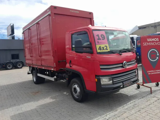 Volkswagen 11.180 Delivery 2p (diesel)(E5) 2018/2019 Vamos Seminovos Betim