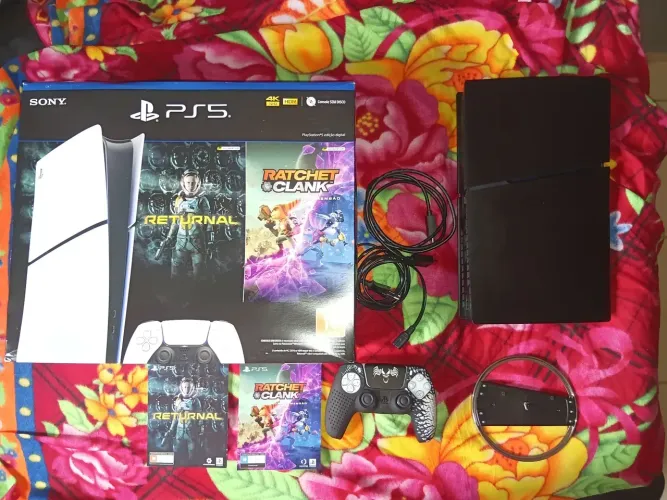 Vendo PS5 capa preta com acessórios.
