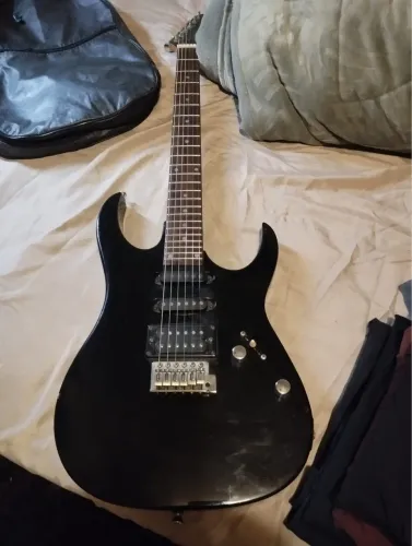 Amplificador de som e guitarra