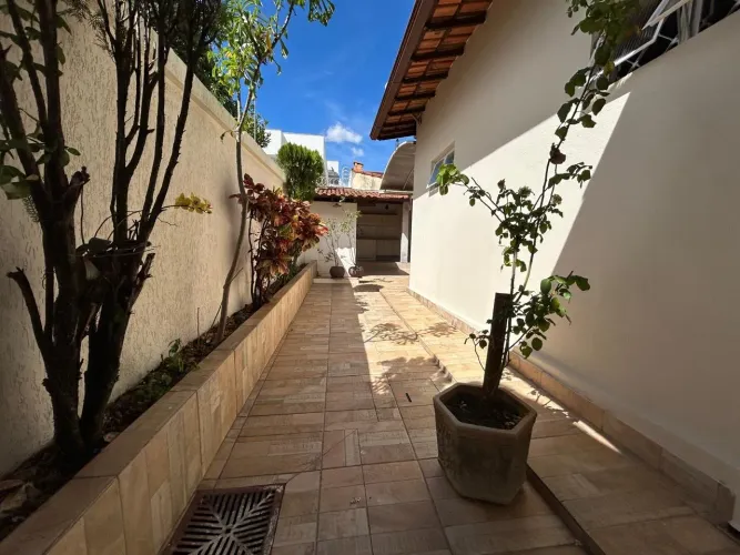 CASA A VENDA 3 QUARTOS NO CASTELO