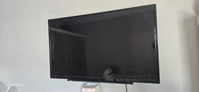 Vendo TV de 42' com defeito ( conserto ou tirar peça).